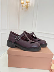 MIUMIU 26S SANDAL 35MM IN DARK RED BROWN CALFSKIN WITH STYLIZED T-STRING