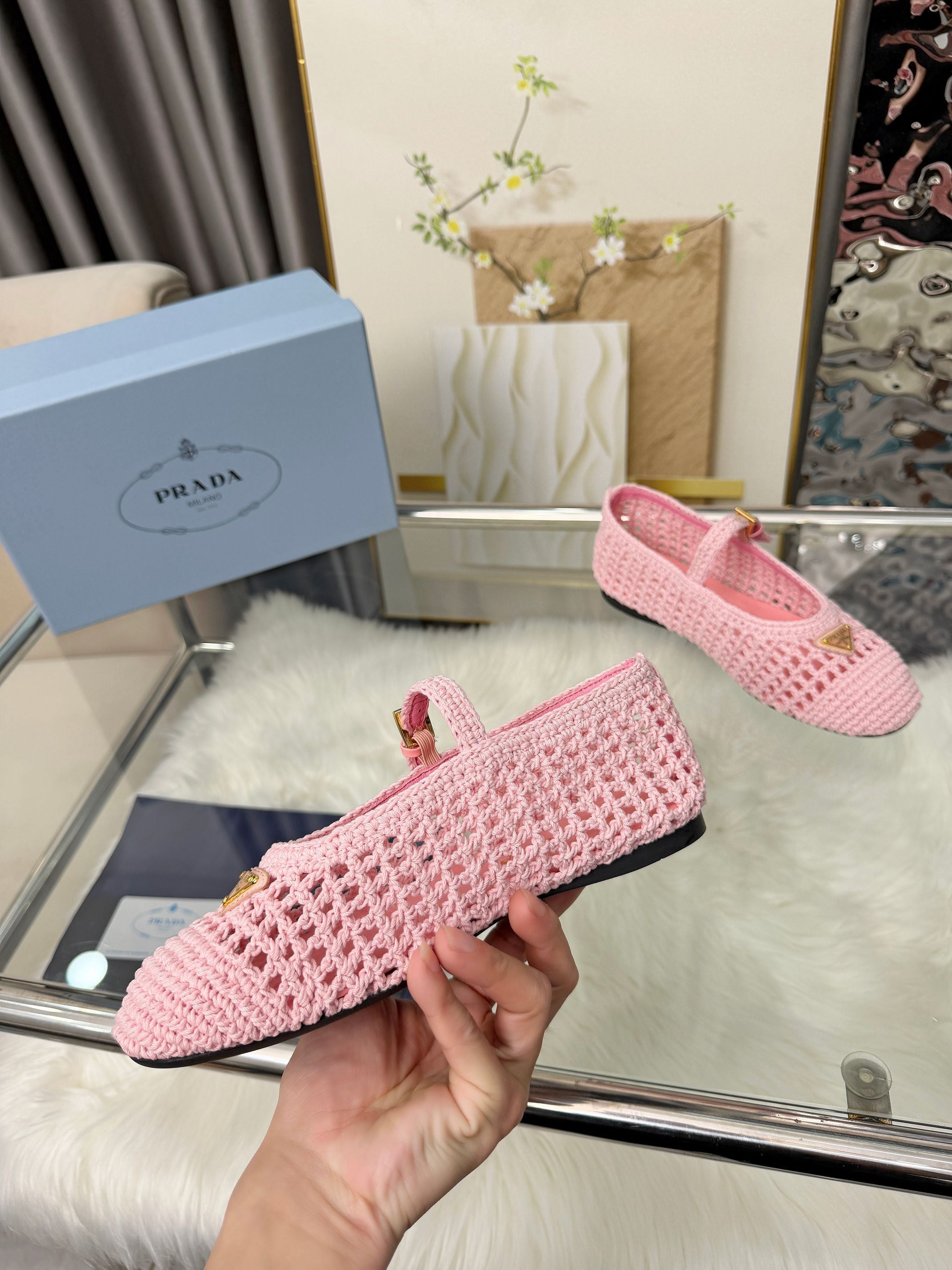 PRADA 26S MARY JANE FLATS IN PINK WOVEN RAFFIA WITH TRIANGLE LOGO