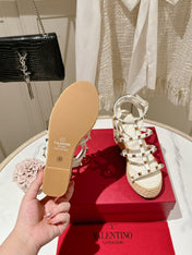ROCKSTUD ANKLE STRAP WEDGE SANDAL IN WHITE CALFSKIN LEATHER 95 MM