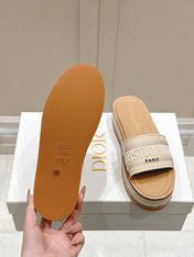 DWAY WEDGE SLIDES 45MM IN BEIGE FABRIC RAFFIA SOLE