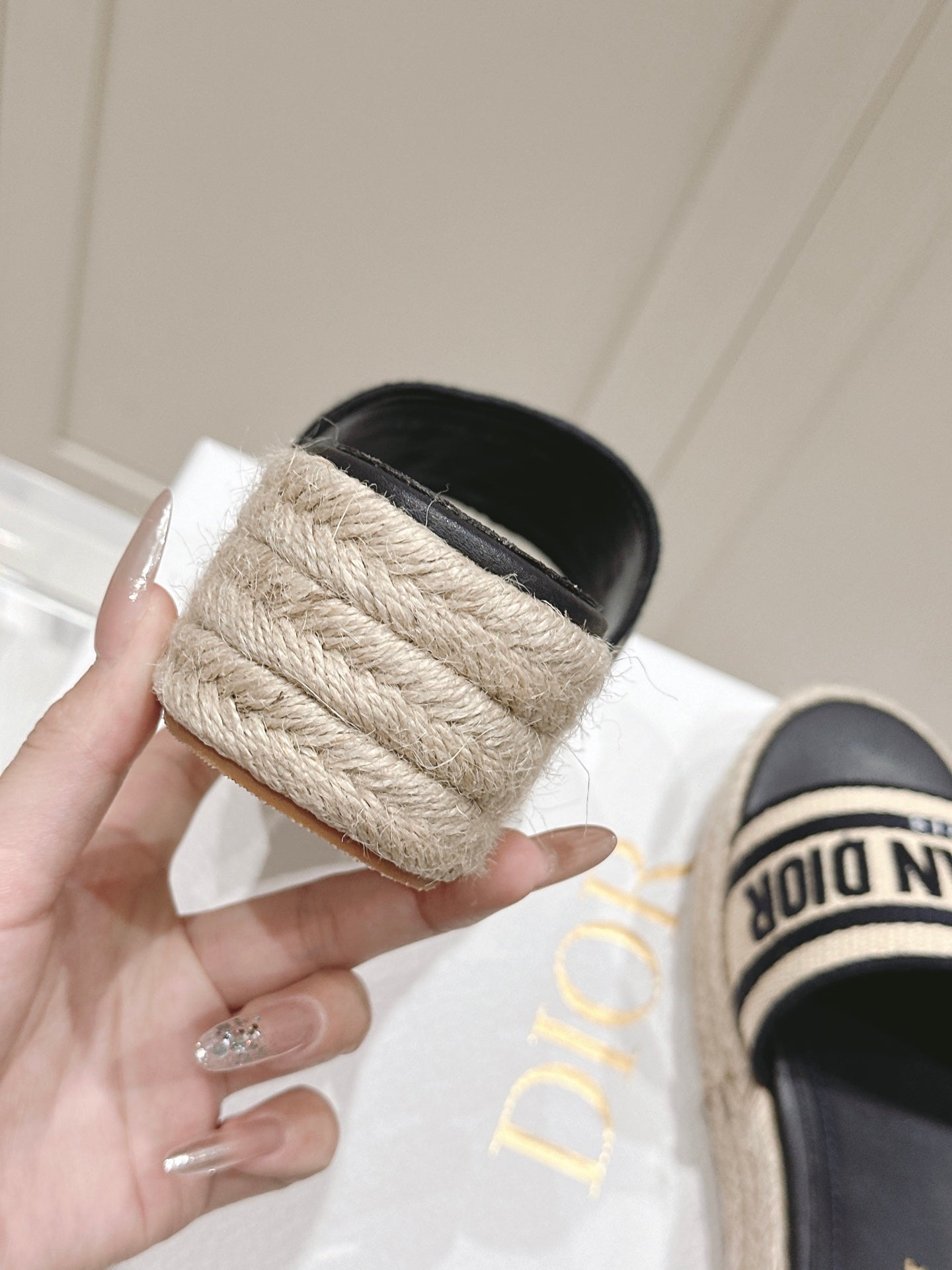 DWAY WEDGE SLIDES 45MM IN BLACK AND BEIGE FABRIC RAFFIA SOLE
