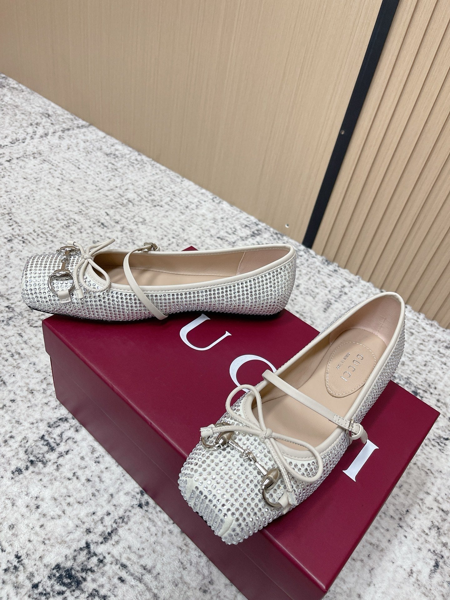 GUCCI 26S BALLET FLATS IN OFF WHITE WITH CRYSTALS