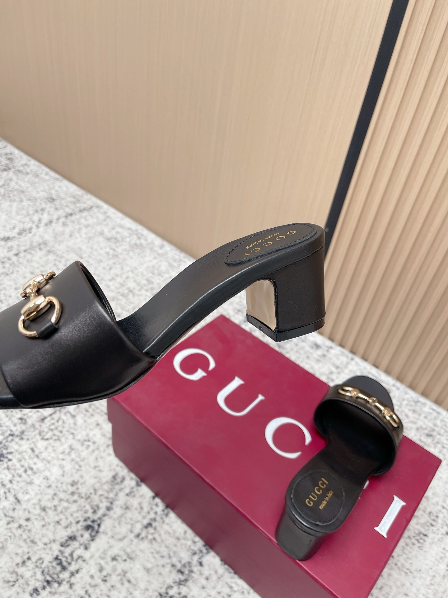 GUCCI 26S HORSEBIT MID-HEEL SANDALS IN BLACK CALFSKIN