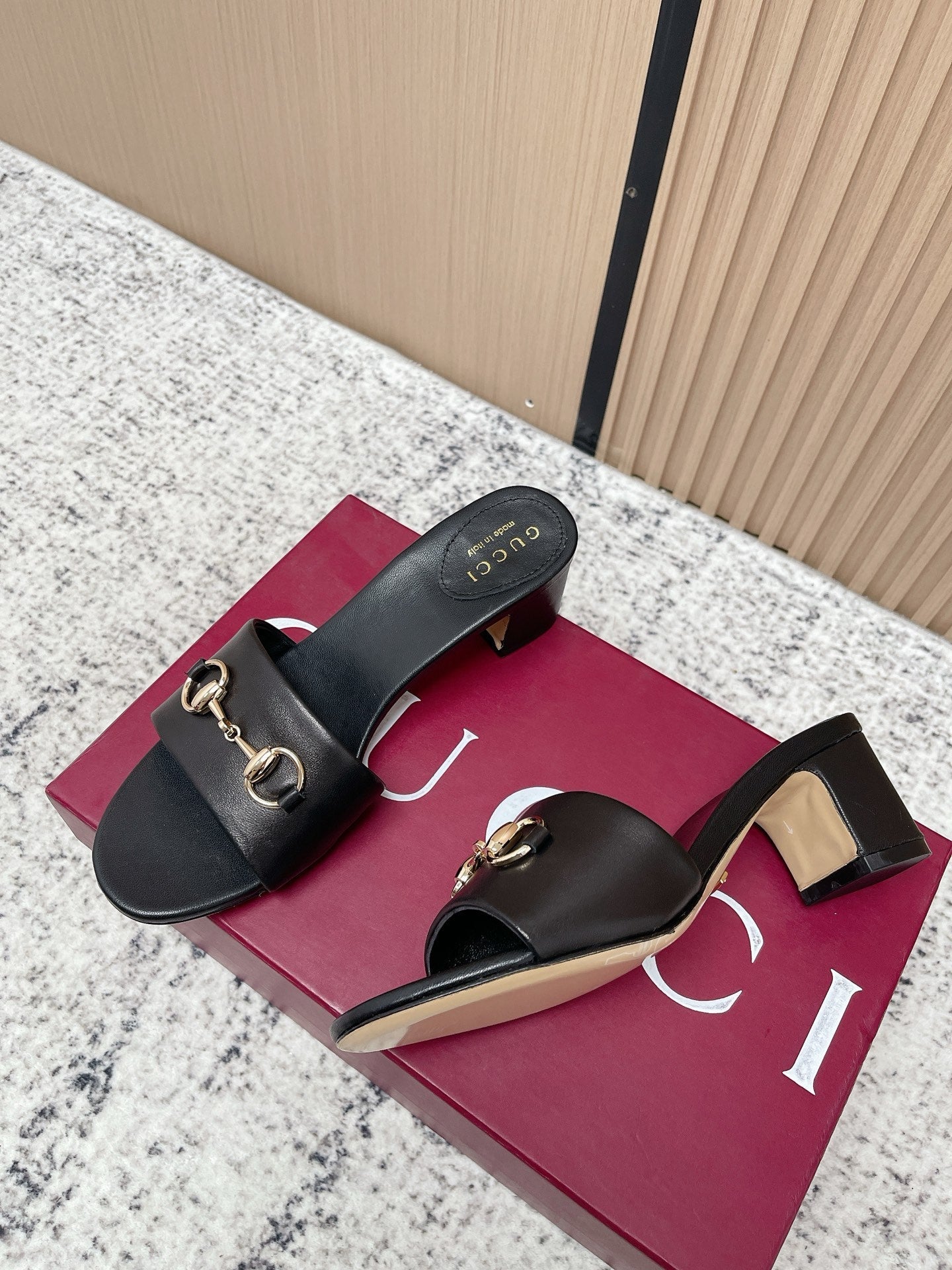 GUCCI 26S HORSEBIT MID-HEEL SANDALS IN BLACK CALFSKIN