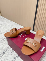 GUCCI 26S HORSEBIT MID-HEEL SANDALS IN BROWN CALFSKIN