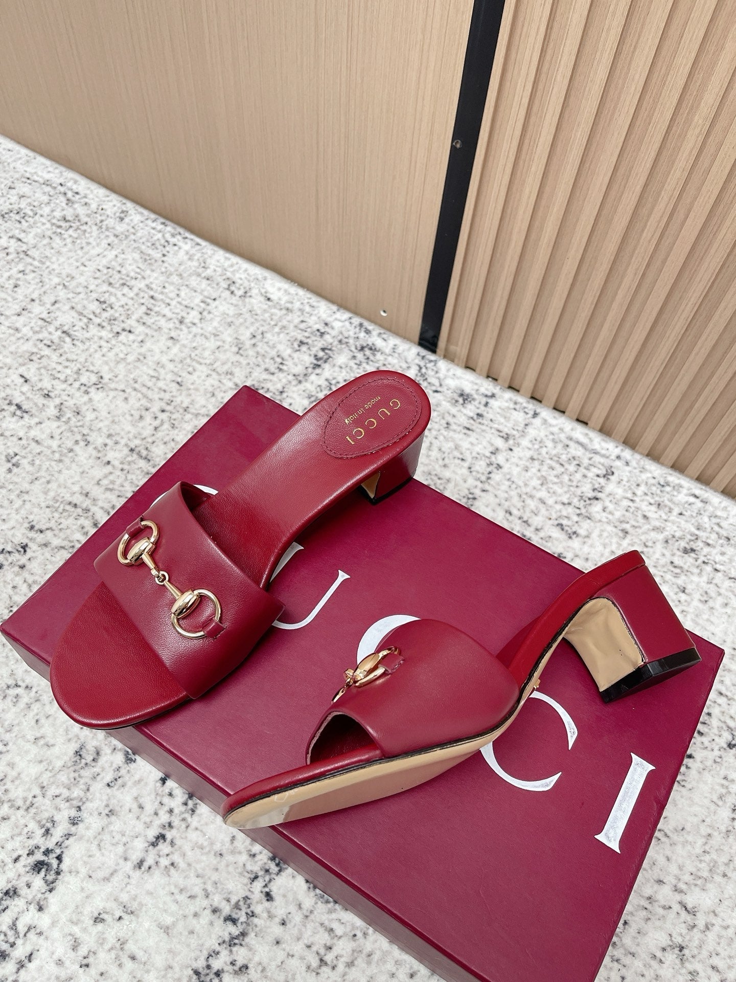GUCCI 26S HORSEBIT MID-HEEL SANDALS IN DARK RED CALFSKIN