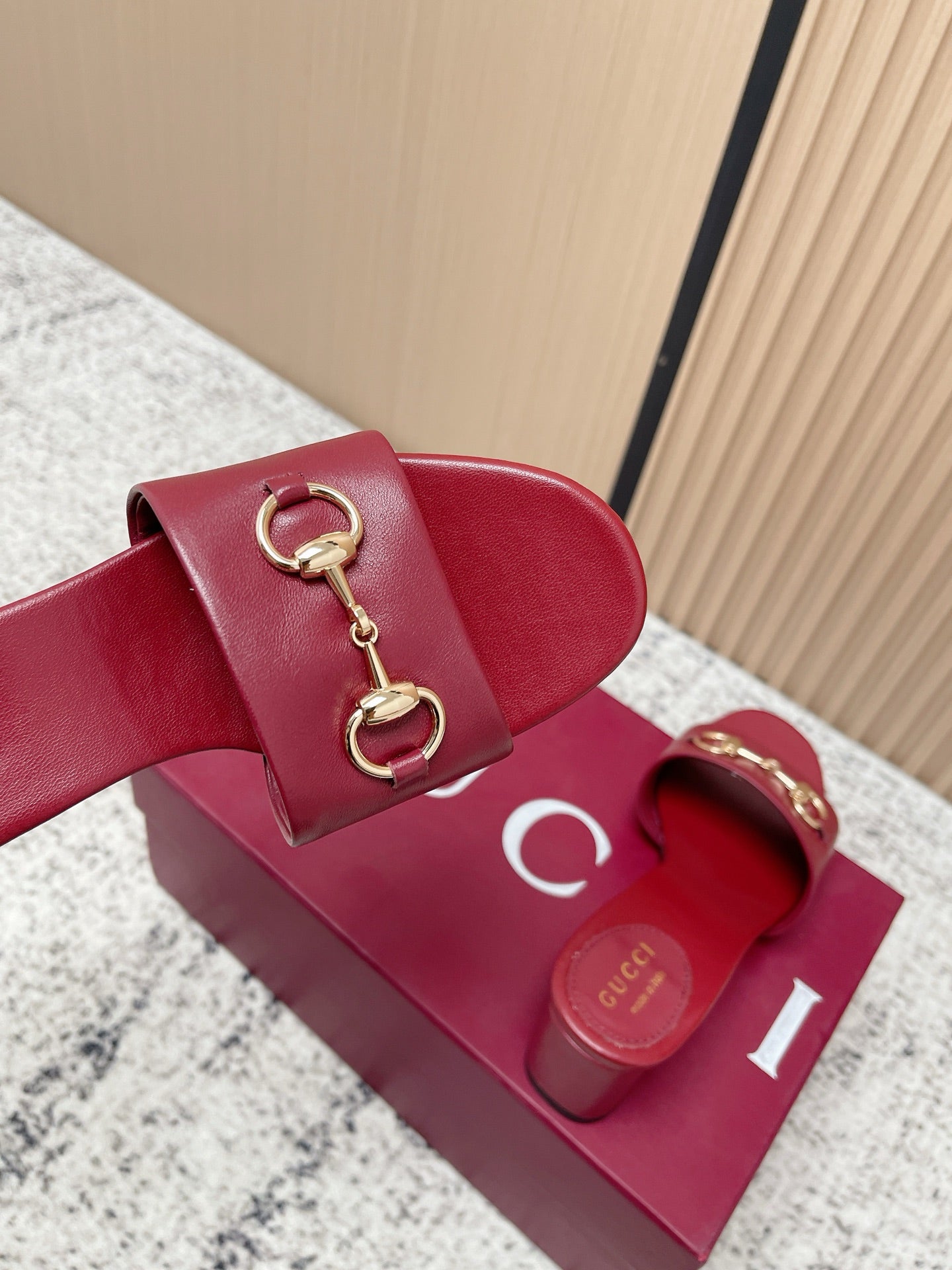 GUCCI 26S HORSEBIT MID-HEEL SANDALS IN DARK RED CALFSKIN