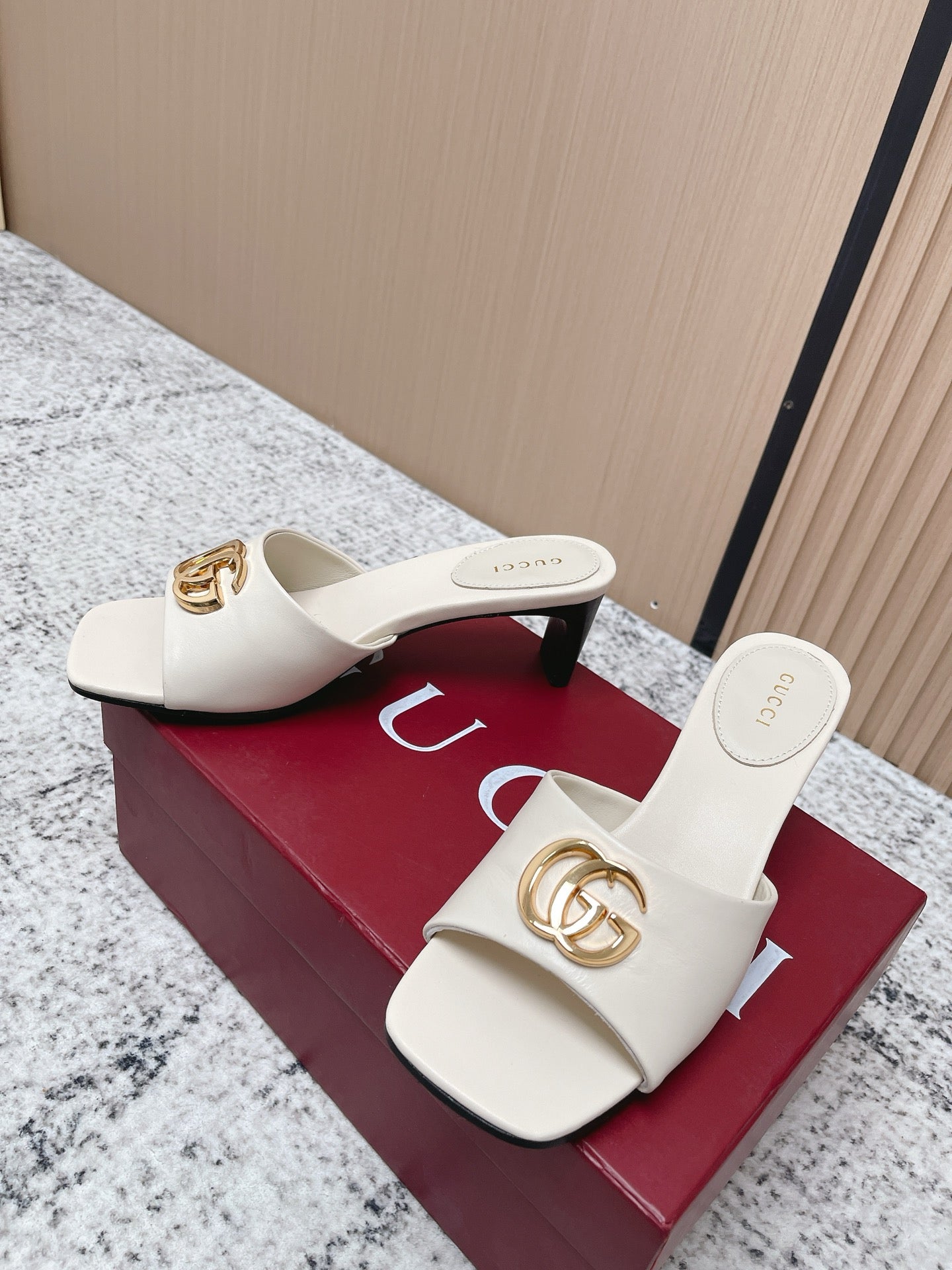 GUCCI 26S GG LOGO HIGH-HEEL MULES IN CREAM WHITE CALFSKIN