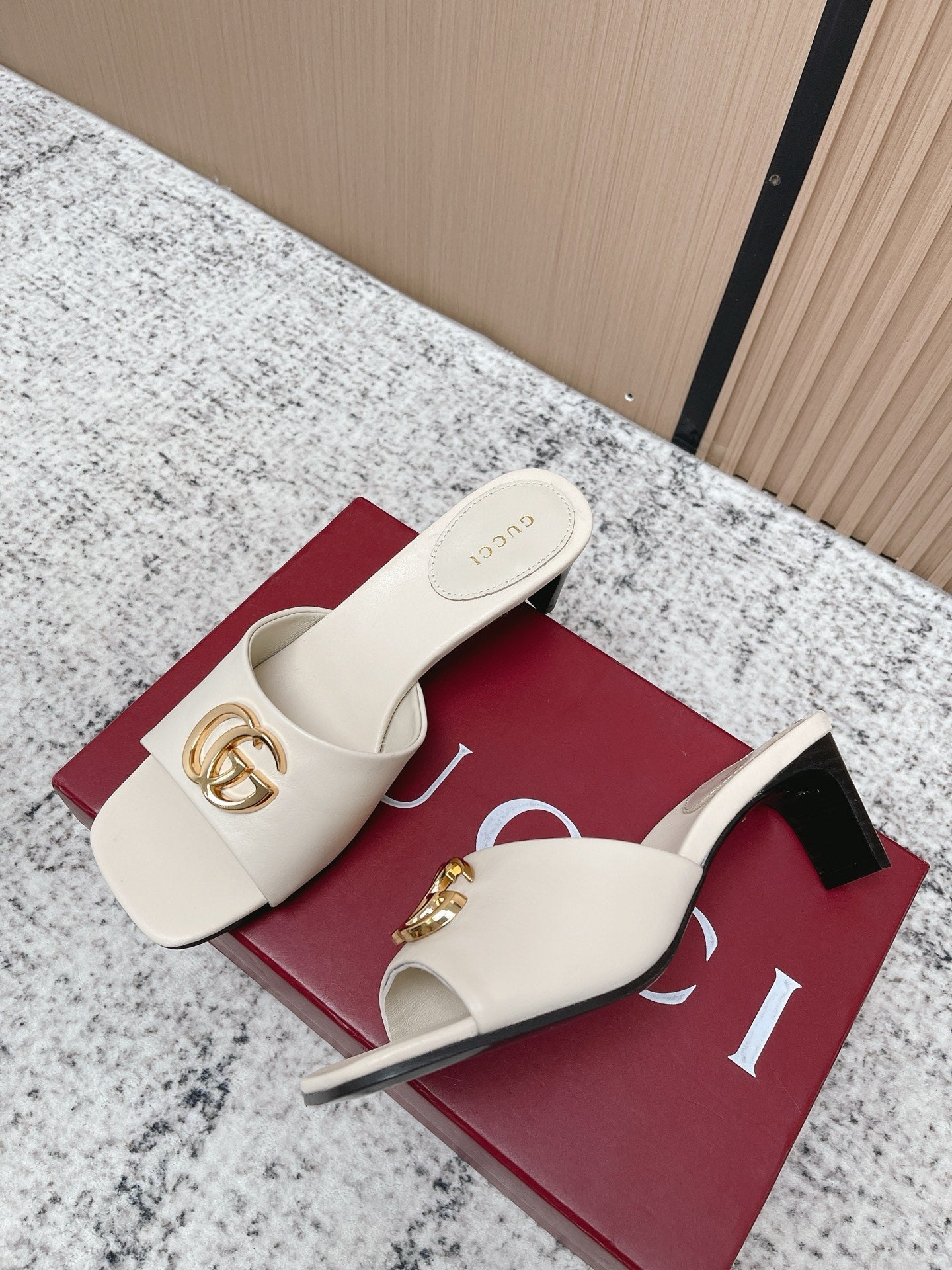 GUCCI 26S GG LOGO HIGH-HEEL MULES IN CREAM WHITE CALFSKIN