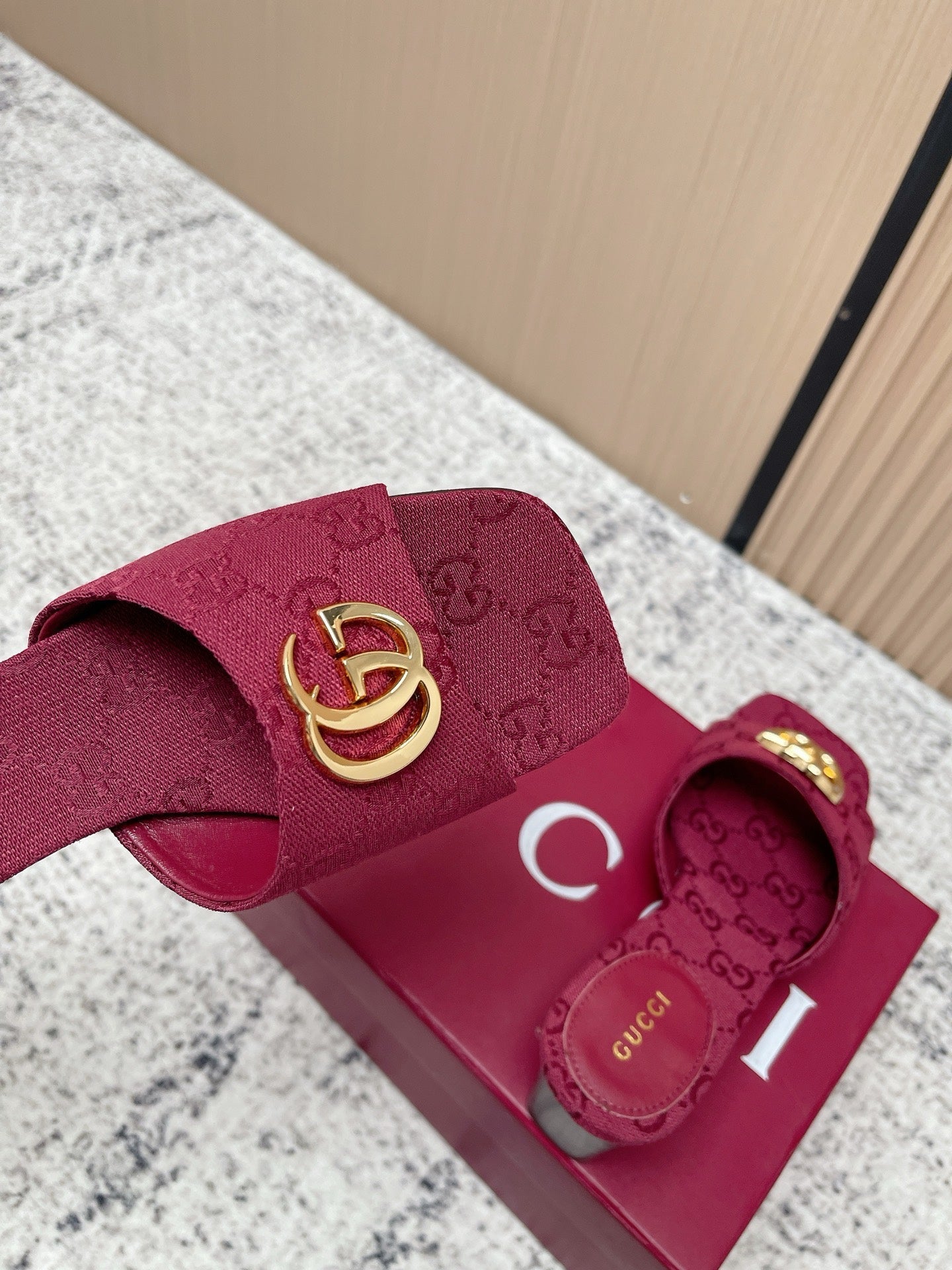 GUCCI 26S HIGH HEELS IN DARK RED CANVAS WITH GOLD HARDWARE