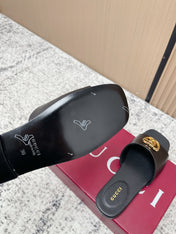 GUCCI 26S SLIDE SANDAL IN BLACK CALFSKIN WITH GOLD HARDWARE