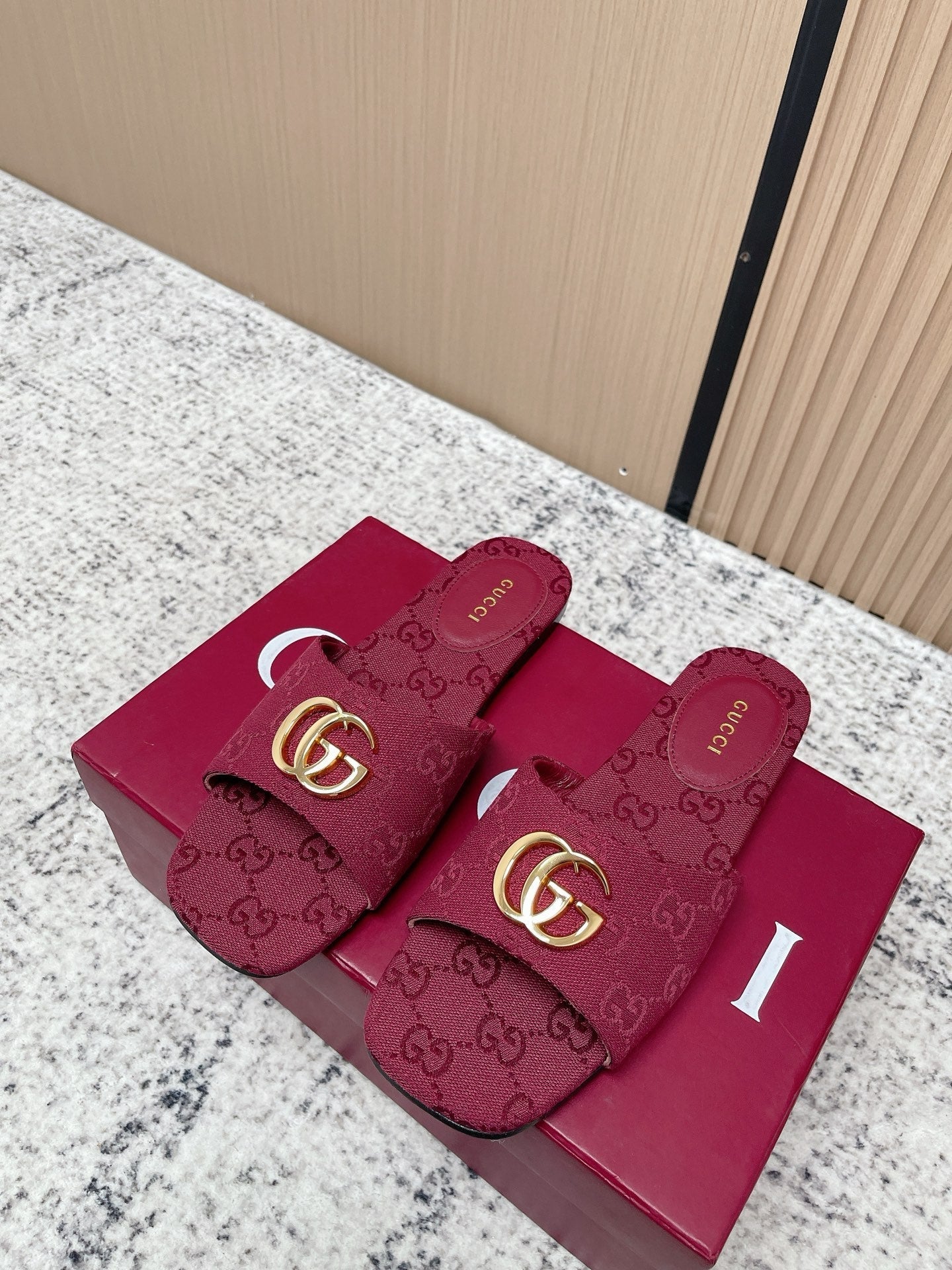 GUCCI 26S SLIDE SANDAL IN DARK RED CANVAS