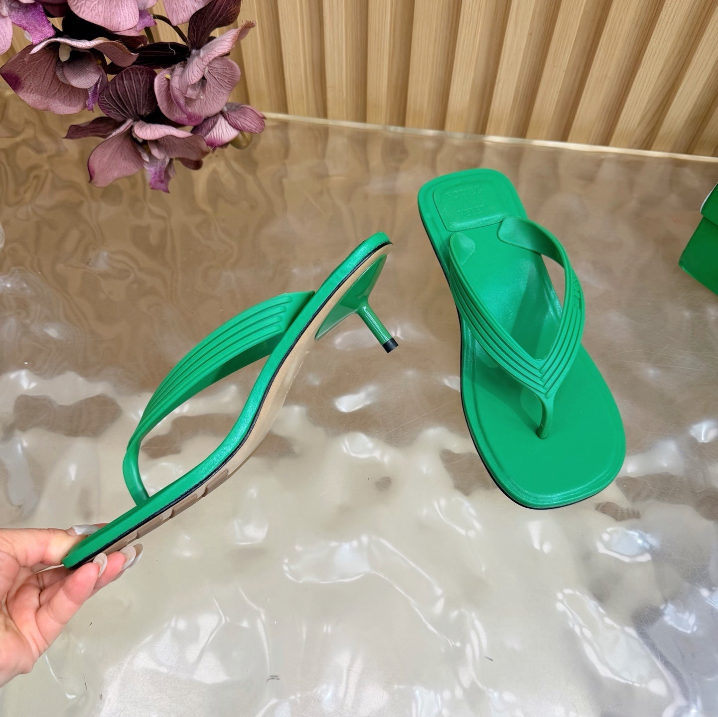 BOTTEGA VENETA 26S HIGH-HEEL THONG SANDALS IN GREEN TPU