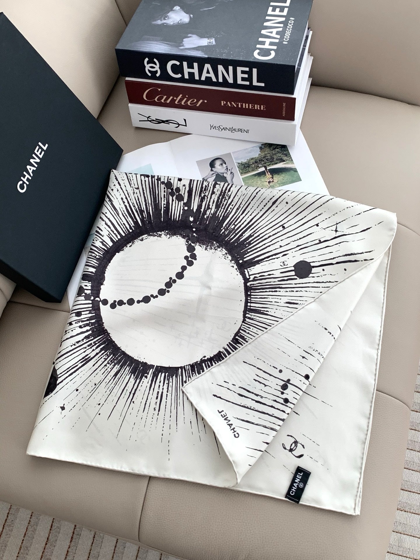 CHANEL 26S SCARF 90 IN SILK 311795