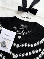 Chanel 25P Cardigan Black Mix White Cashmere 237301