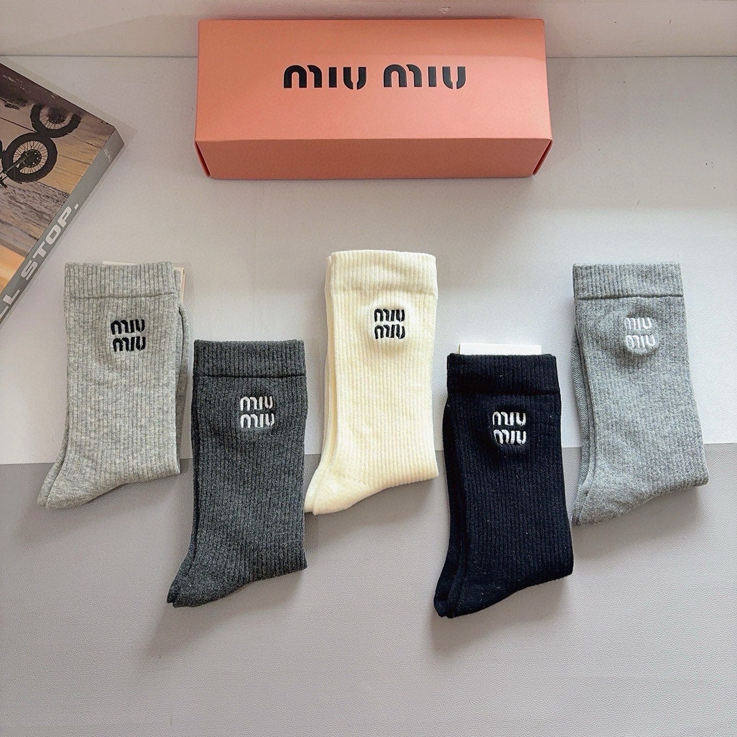 MIUMIU 26S CREW SOCKS 407141 (1 BOX)