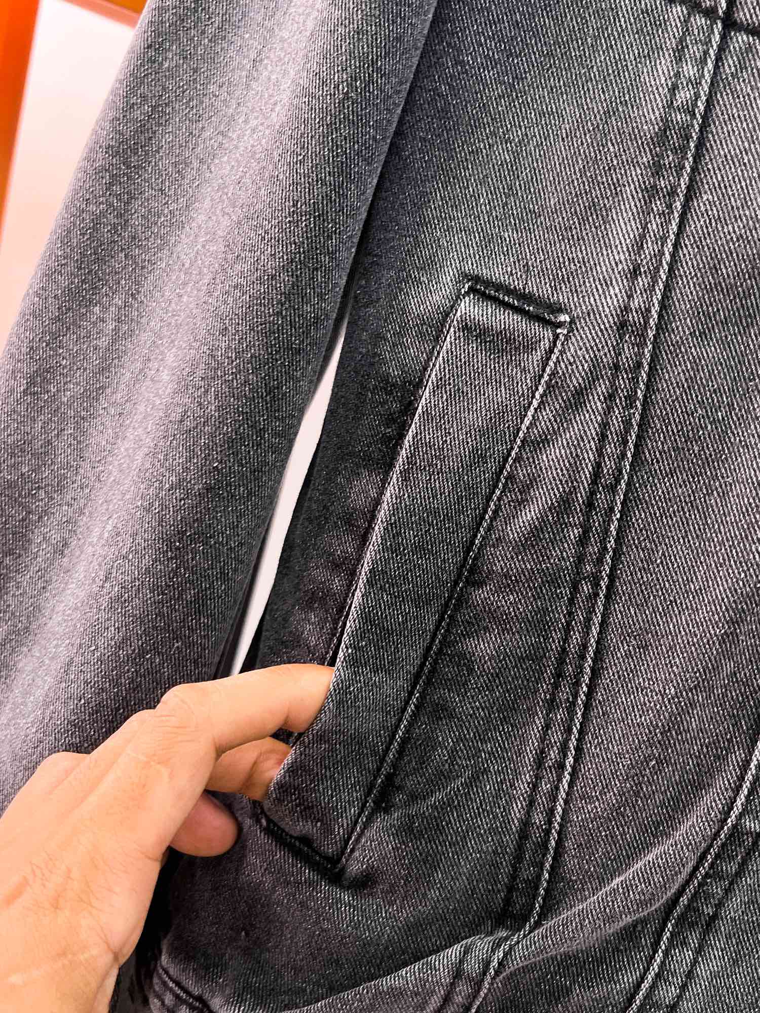 LV CHARCOAL BLACK DENIM JACKET 239526
