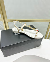 SANDALS PEARL CHAIN IN WHITE COWHIDE