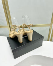 HIGH HEELS PEARL CHAIN IN BEIGE CREAM COWHIDE
