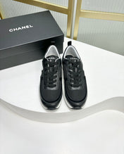 SNEAKER IN BLACK SUEDE WITH WHITE LOGO
