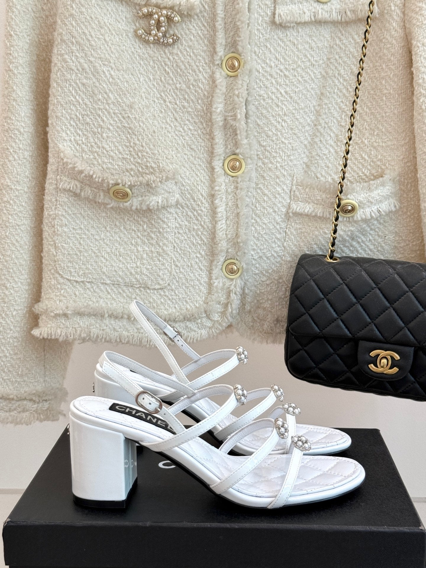 HIGH HEELS SANDAL IN WHITE LAMBSKIN PEARL FLOWERS