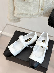 FLAT SHOES IN BLACK AND WHITE LAMBSKIN GOLD HARDWARE