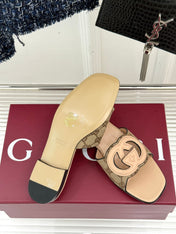 SLIDE SANDALS IN BEIGE CALFSKIN