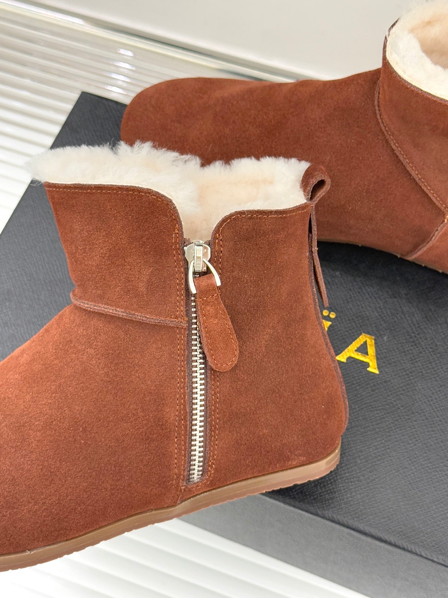 ALAIA 26S SNOW BOOTS IN BURNT BROWN SUEDE AND WOOL