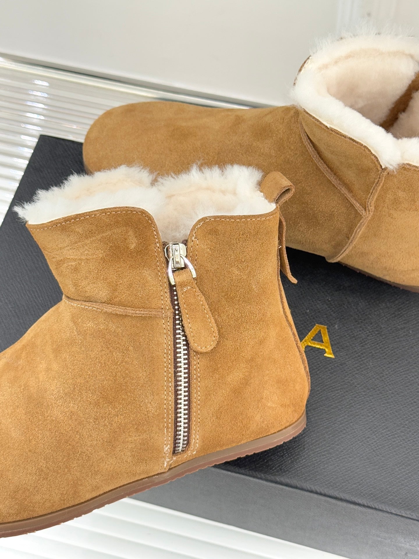 ALAIA 26S SNOW BOOTS IN LIGTH BROWN SUEDE AND WOOL