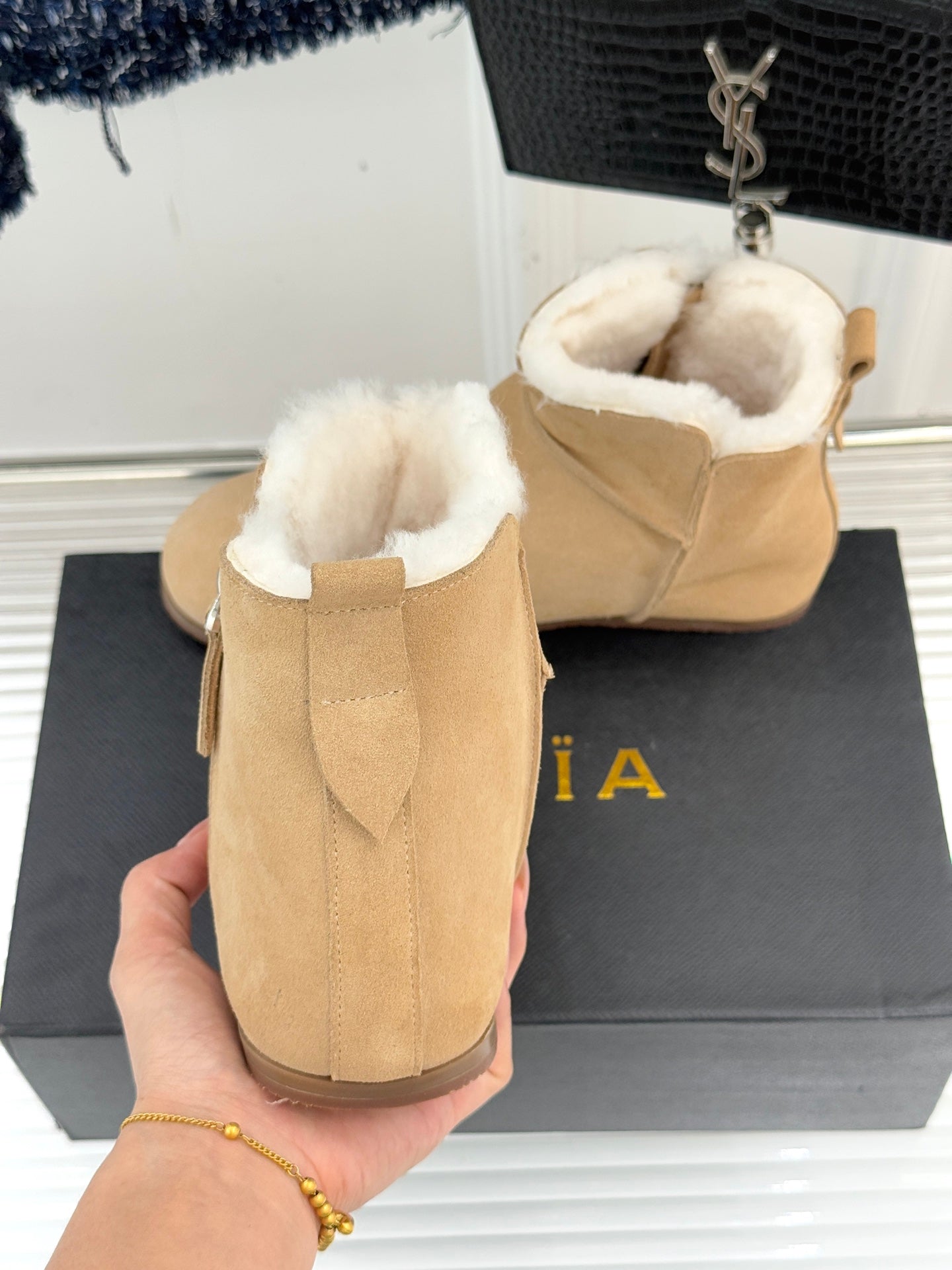 ALAIA 26S SNOW BOOTS IN DARK BEIGE SUEDE AND WOOL
