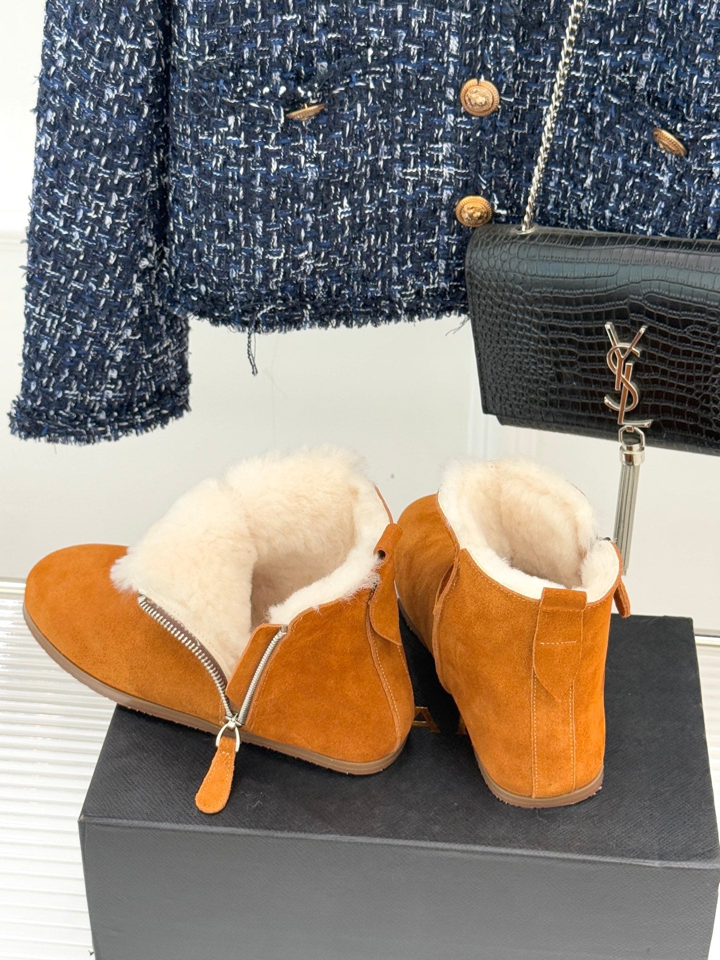 ALAIA 26S SNOW BOOTS IN DARK ORANGE SUEDE AND WOOL