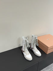 LACE-UP BOOTS IN BEIGE SUEDE AND WHITE MESH