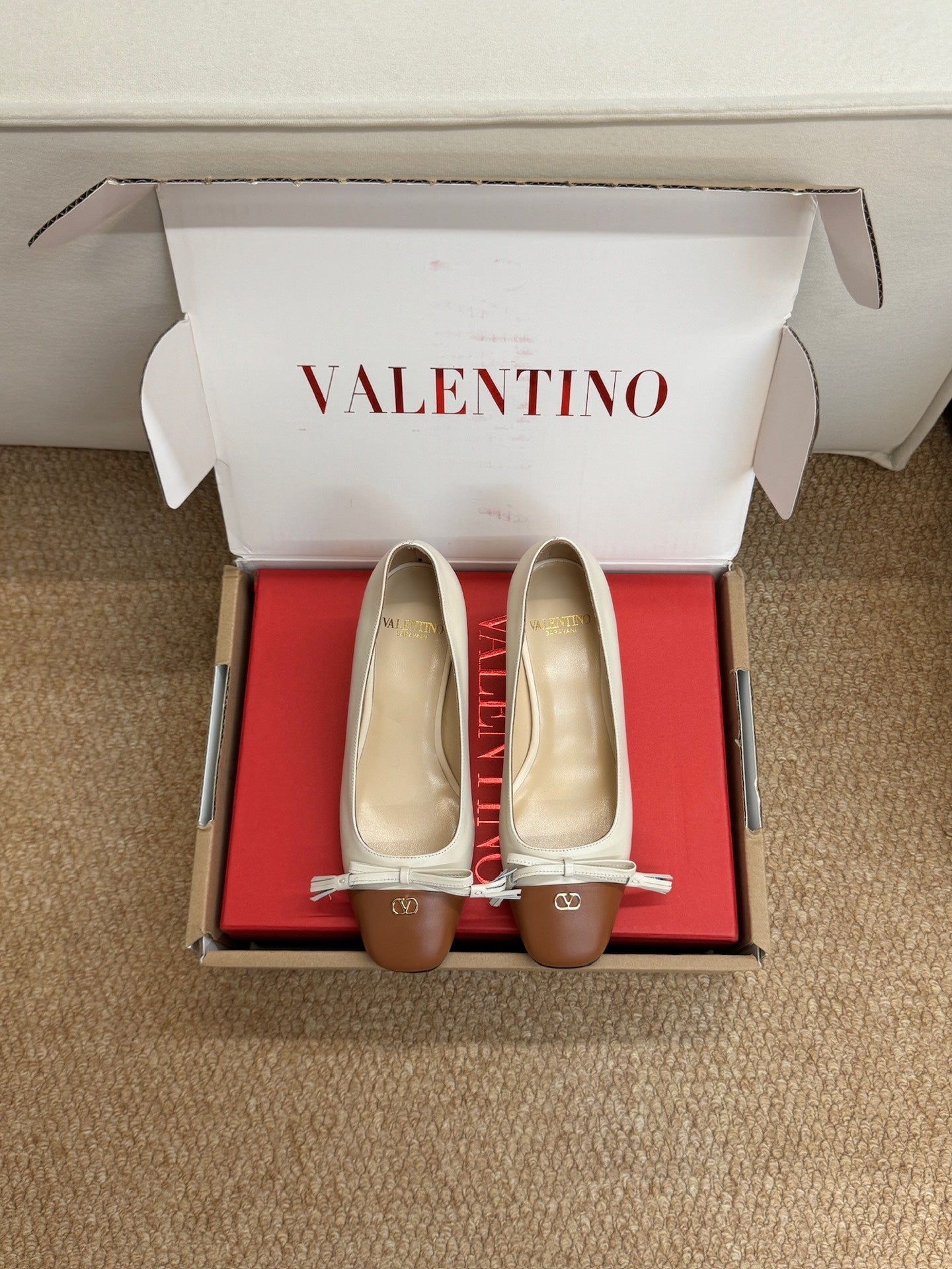 VALENTINO 26S HEELED BALLET FLATS IN BROWN AND CREAM WHITE CALFSKIN
