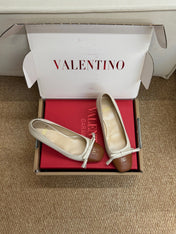 VALENTINO 26S HEELED BALLET FLATS IN BROWN AND CREAM WHITE CALFSKIN