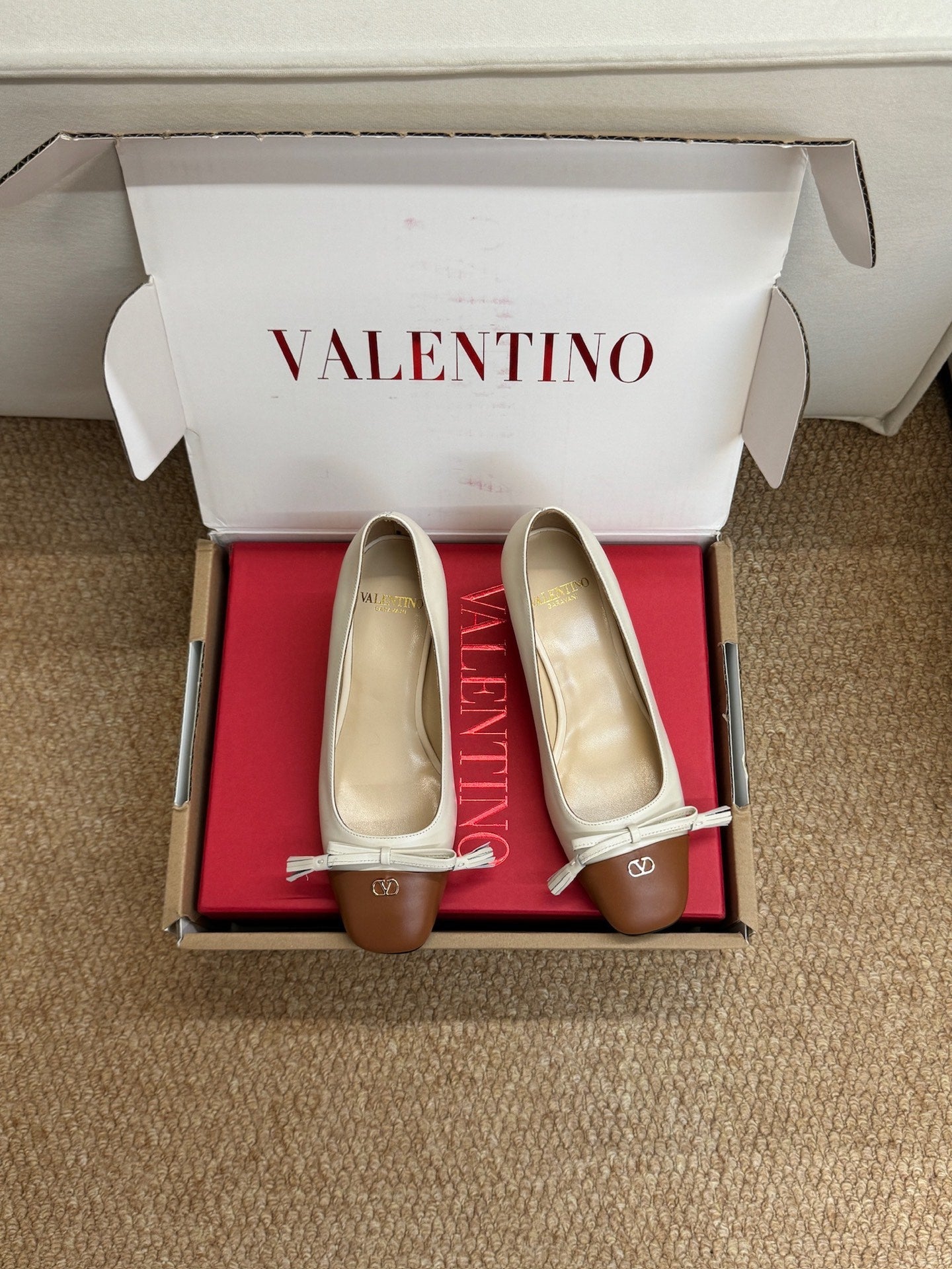 VALENTINO 26S HEELED BALLET FLATS IN BROWN AND CREAM WHITE CALFSKIN