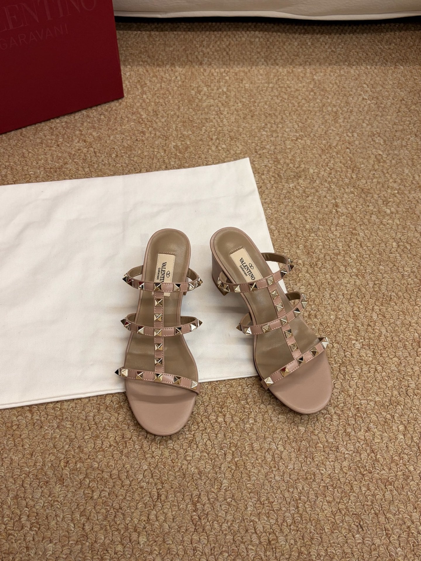 VALENTINO 26S ROCKSTUD HIGH HEEL SANDALS IN BLUSH NUDE CALFSKIN