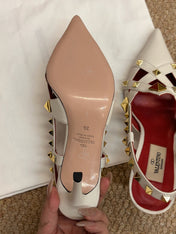 VALENTINO 26S ROCKSTUD SLINGBACK HEELS IN OFF-WHITE CALFSKIN
