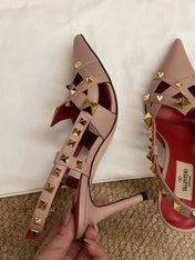 VALENTINO 26S ROCKSTUD SLINGBACK HEELS IN BLUSH NUDE CALFSKIN