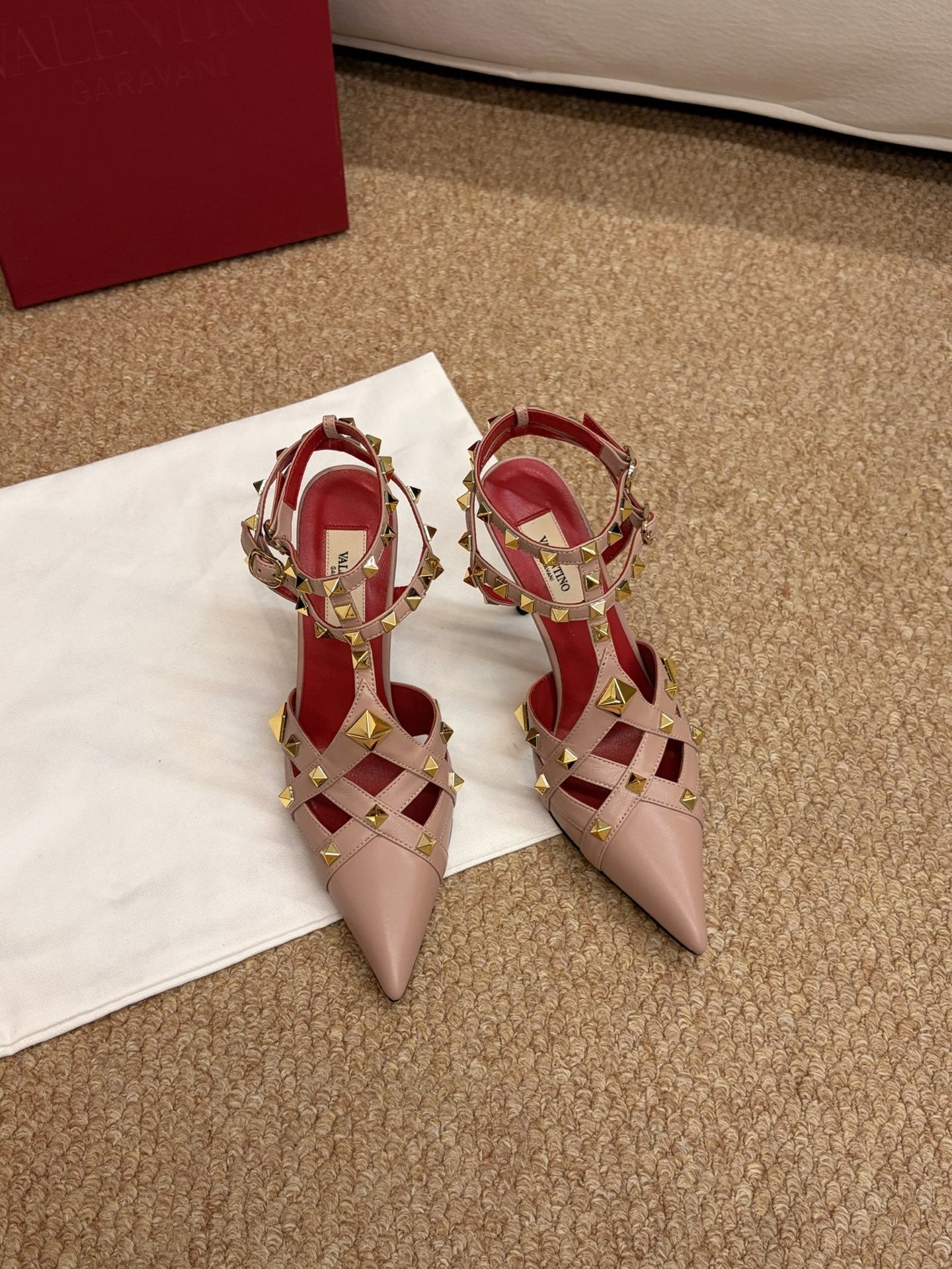 VALENTINO 26S OCKSTUD HEELS IN BLUSH NUDE CALFSKIN