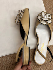 CHANEL 26S SLINGBACK FLATS IN BEIGE CALFSKIN CAMELLIA PEARL