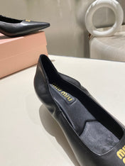 POINTED-TOE MID HEEL PUMPS IN BLACK SMOOTH LAMBSKIN