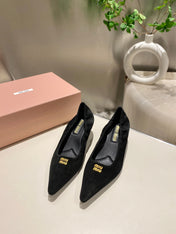 POINTED-TOE MID HEEL PUMPS IN BLACK SUEDE