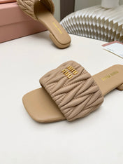MIUMIU 26S MATELASSE SLIDES IN BEIGE CALFSKIN