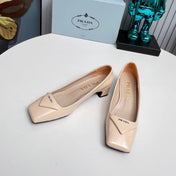 PRADA 26S SQUARE TOE PUMPS BLOCK HEEL 40MM IN NUDE BEIGE PATENT CALFSKIN WITH LOGO