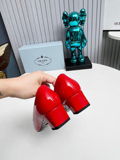 PRADA 26S SQUARE TOE PUMPS BLOCK HEEL 40MM IN RED PATENT CALFSKIN WITH LOGO