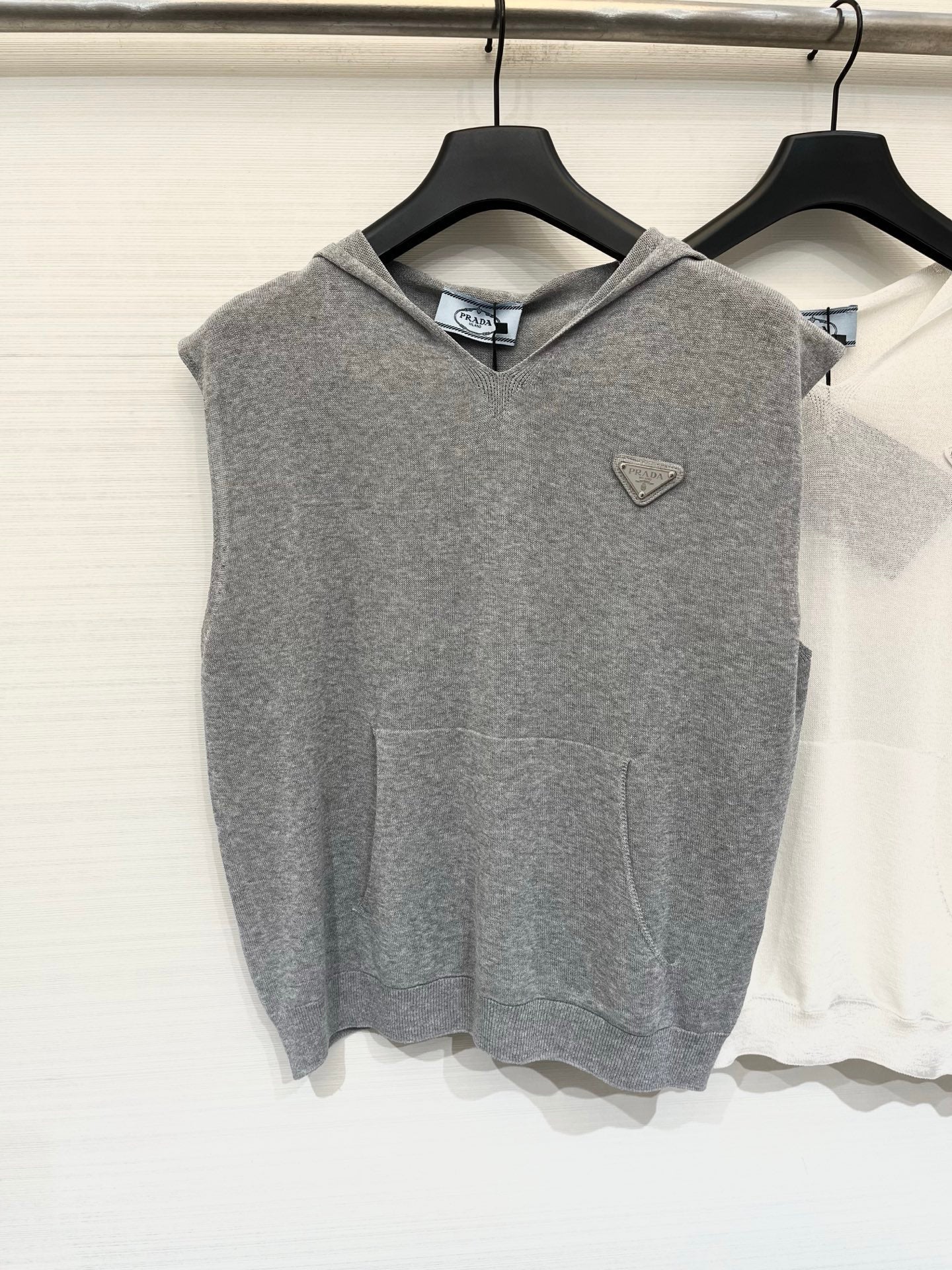 PRADA 26S HOODED SLEEVELESS KNIT TOP 1021