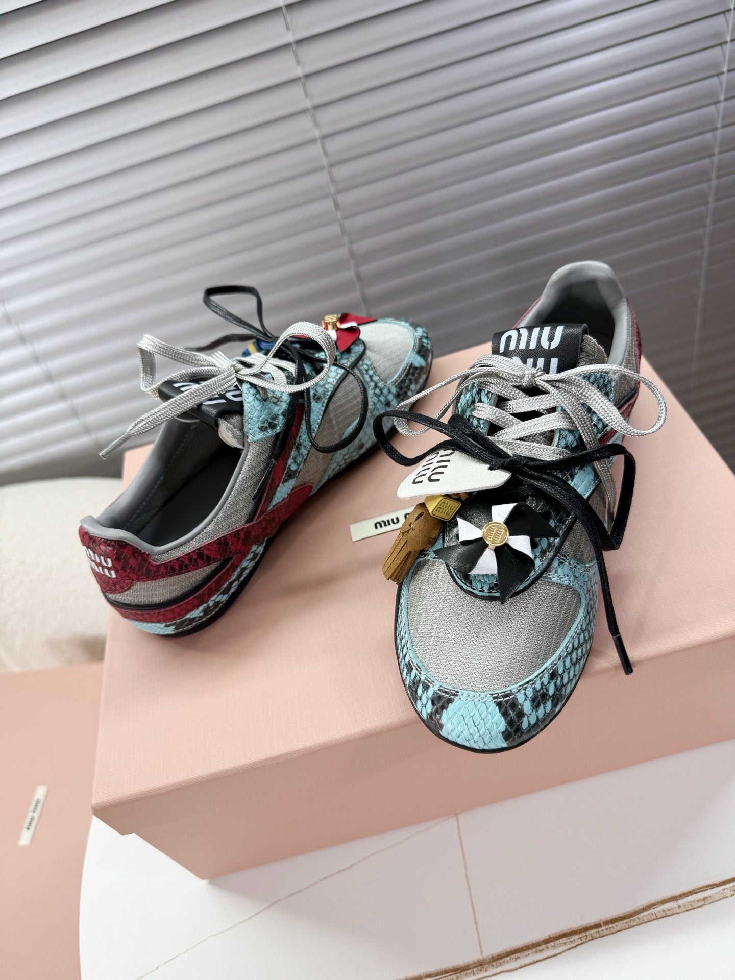 MIUMIU 26S GYMNASIUM SNEAKER IN SILVER FABRIC AND TURQUOISE BLUE SNAKE EFFECT CALFSKIN