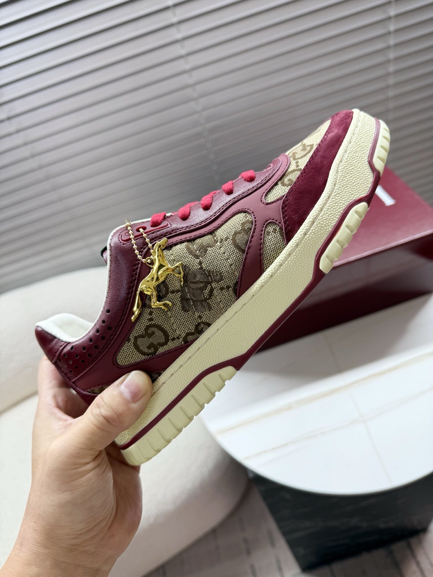 GUCCI 26S MAC80 SNEAKER IN BEIGE CANVAS AND DARK RED LEATHER