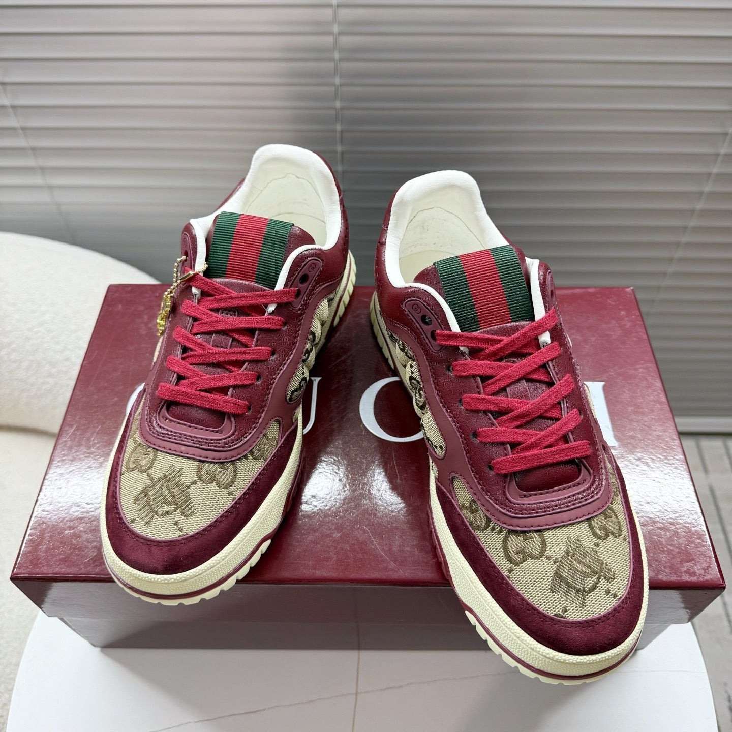 GUCCI 26S MAC80 SNEAKER IN BEIGE CANVAS AND DARK RED LEATHER