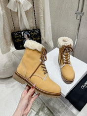 MARTIN BOOT IN PEANUT BROWN SUEDE AND WHITE FLEECE